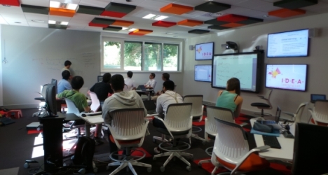 366107-learning-lab-de-l-ecole-centrale-de-lyon-salle-de-codesign-5-580x310